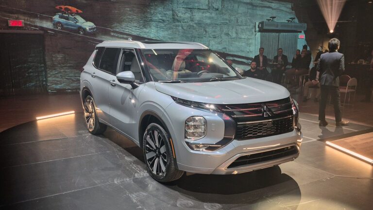 Новый Mitsubishi Outlander PHEV 2026: обзор и характеристики
