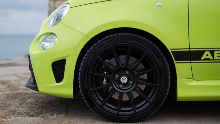 Fiat 500 Abarth: горячий хэтчбек по доступной цене