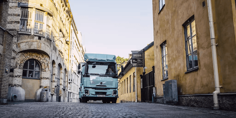 Volvo презентовал новый электрический седельный тягач