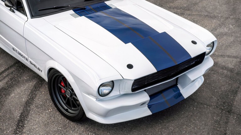 Shelby GT350 Mustang Restomod: Технологии Встречаются с Классикой