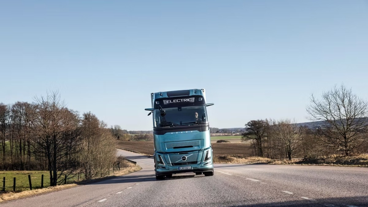 Volvo презентовал новый электрический седельный тягач &mdash; изображение 3