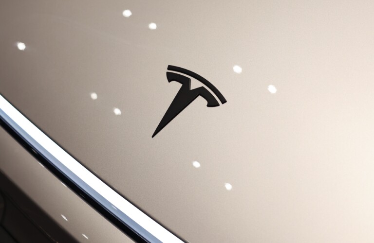 Судебная тяжба против Tesla: компенсация директоров и сокращение гонораров адвокатов