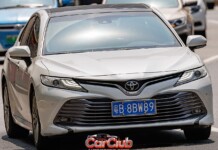 Toyota Camry 2027 дебютировала в Китае: премиальный салон, экран 15,6 дюйма и стартовая цена от 131 800 юаней