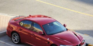 Alfa Romeo Giulia Quadrifoglio 2018: четырёхдверный суперкар, которому поручили спасти легендарную марку — первый взгляд из ОАЭ