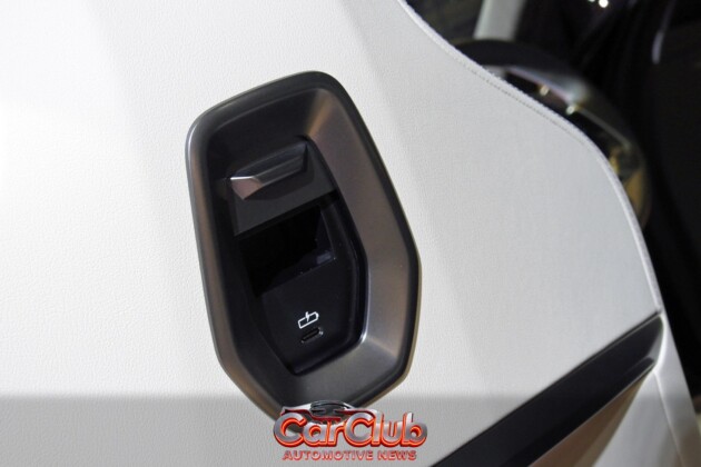 BMW i7 M70: 660 л.с. и театральный экран — прощальная «семёрка» перед Neue Klasse — изображение 17