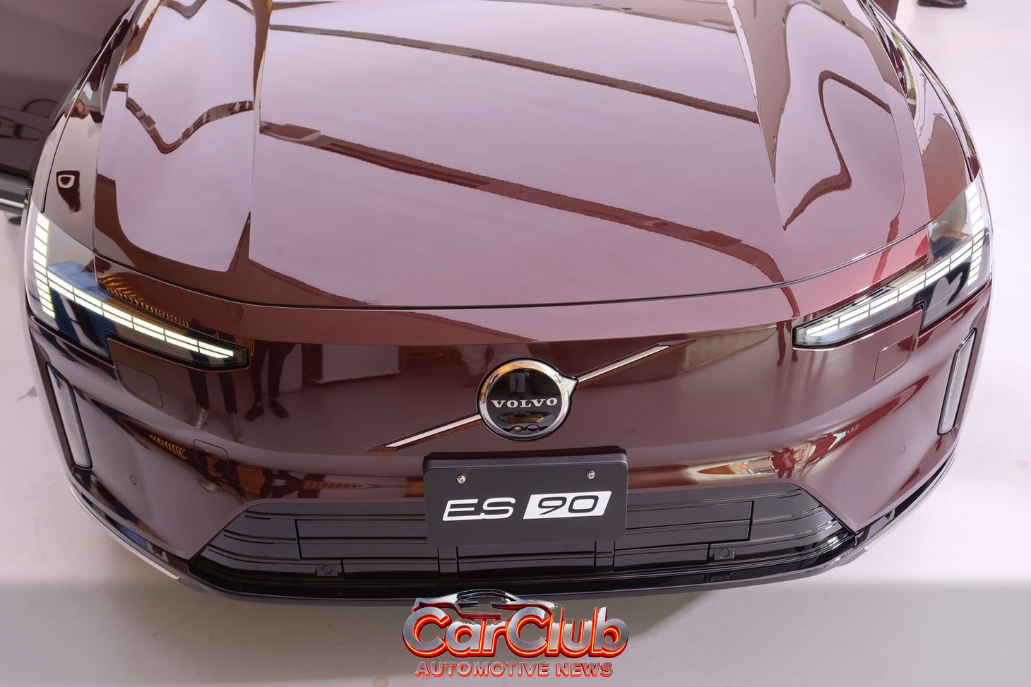 Volvo EX90 — флагманский электрический кроссовер