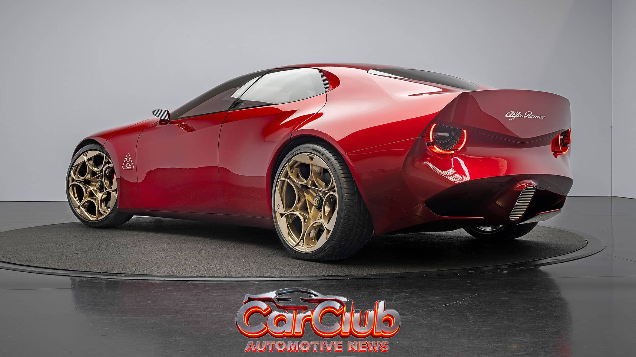 Корма Alfa Romeo Cuorerosso в ракурсе три четверти