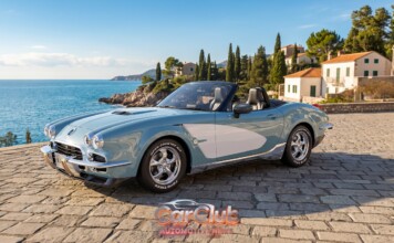 Mitsuoka LA1 светло-голубого цвета, вид спереди